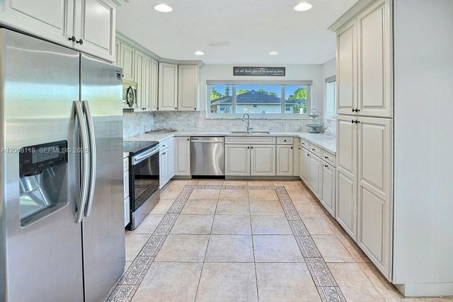 480 W Mount Vernon Dr, Plantation, FL 33325