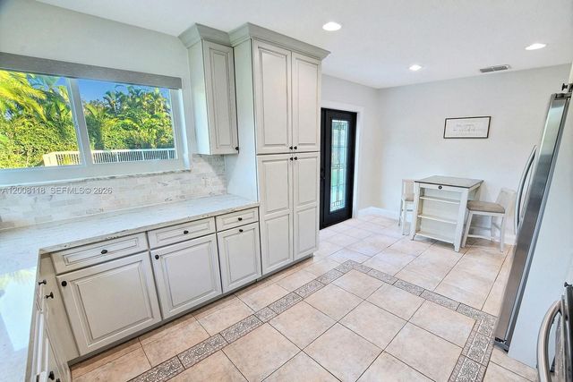 480 W Mount Vernon Dr, Plantation, FL 33325