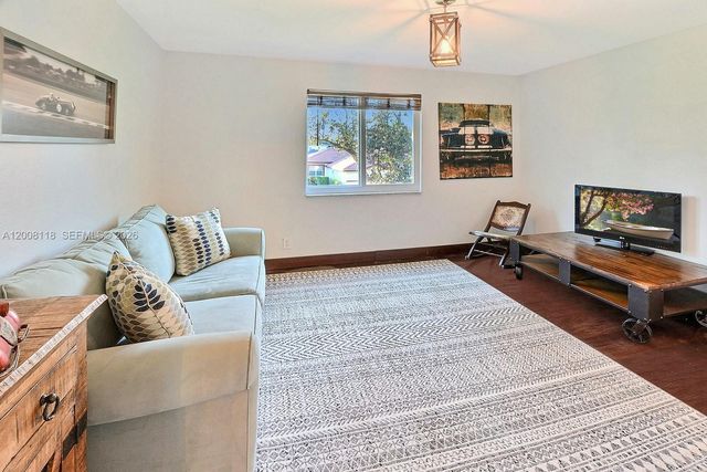 480 W Mount Vernon Dr, Plantation, FL 33325
