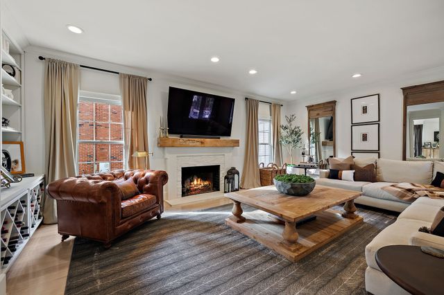 107 Chatsworth Dr, Nashville, TN 37215