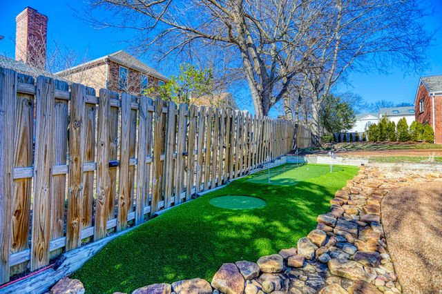 107 Chatsworth Dr, Nashville, TN 37215