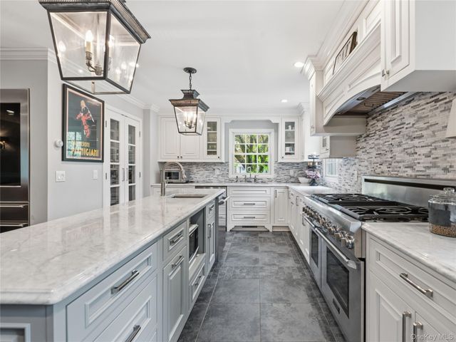 140 Remington Road, Manhasset, NY 11030