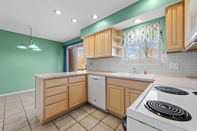 21850 Ontaga Street, Farmington Hills, MI 48336