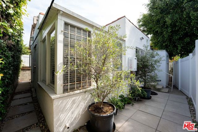 1032 N Hayworth Avenue, West Hollywood, CA 90046