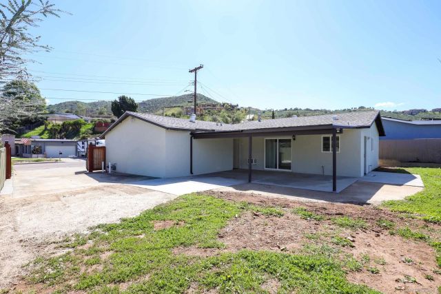 11102 Shadow Hill Way, Santee, CA 92071