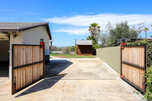 11102 Shadow Hill Way, Santee, CA 92071