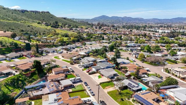 11102 Shadow Hill Way, Santee, CA 92071