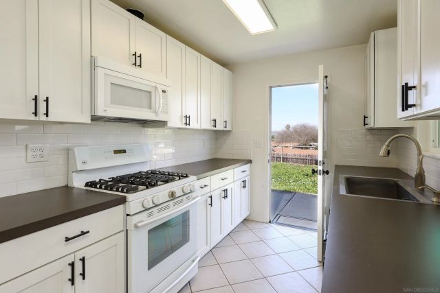 11102 Shadow Hill Way, Santee, CA 92071