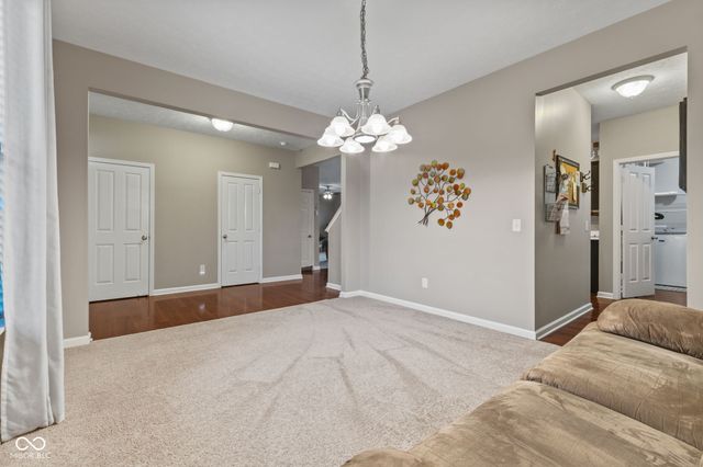 1233 Old Vines Trail, Greenwood, IN 46143