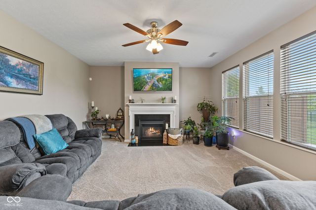 1233 Old Vines Trail, Greenwood, IN 46143