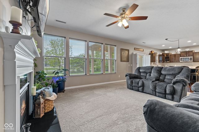 1233 Old Vines Trail, Greenwood, IN 46143