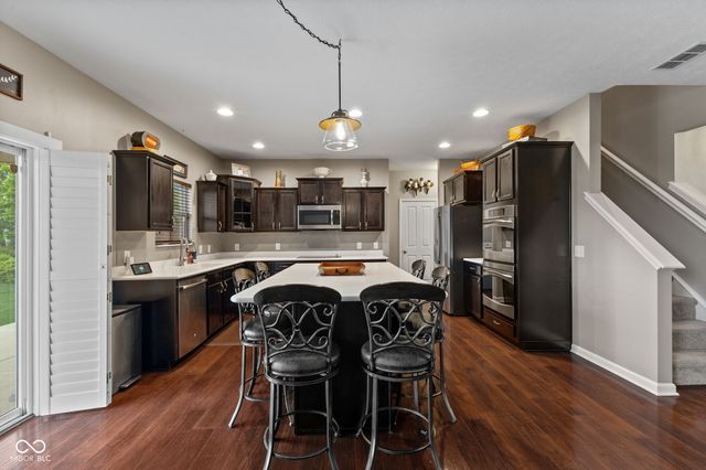 1233 Old Vines Trail, Greenwood, IN 46143