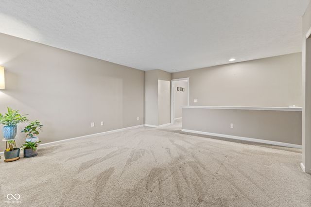 1233 Old Vines Trail, Greenwood, IN 46143