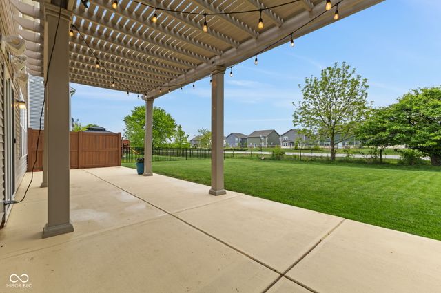 1233 Old Vines Trail, Greenwood, IN 46143