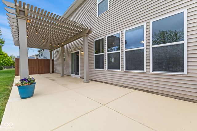 1233 Old Vines Trail, Greenwood, IN 46143