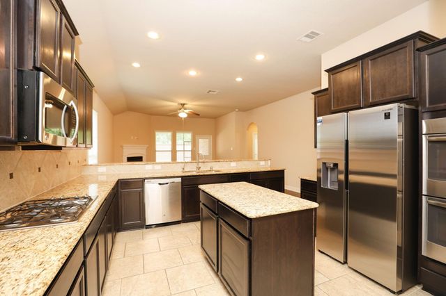 147 W Wading Pond Circle, Tomball, TX 77375
