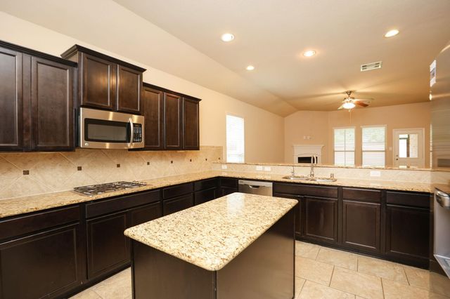 147 W Wading Pond Circle, Tomball, TX 77375