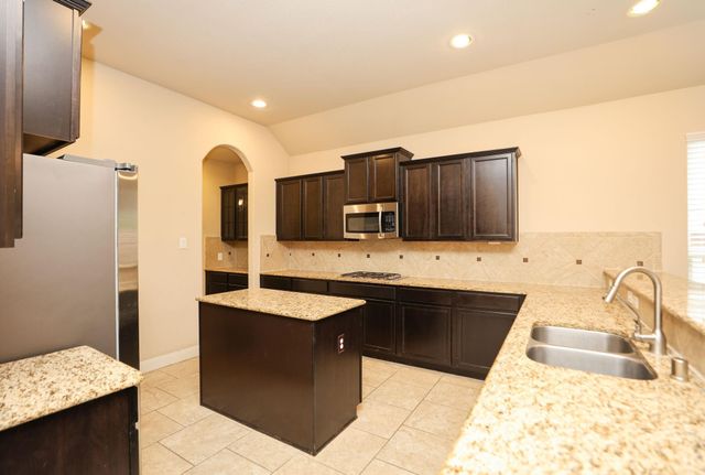 147 W Wading Pond Circle, Tomball, TX 77375