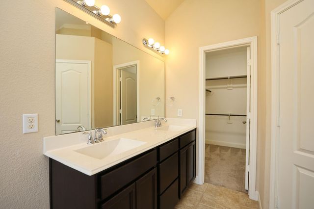 147 W Wading Pond Circle, Tomball, TX 77375