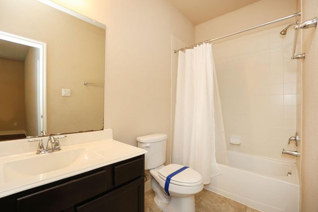 147 W Wading Pond Circle, Tomball, TX 77375