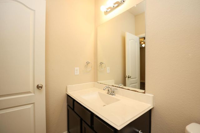 147 W Wading Pond Circle, Tomball, TX 77375