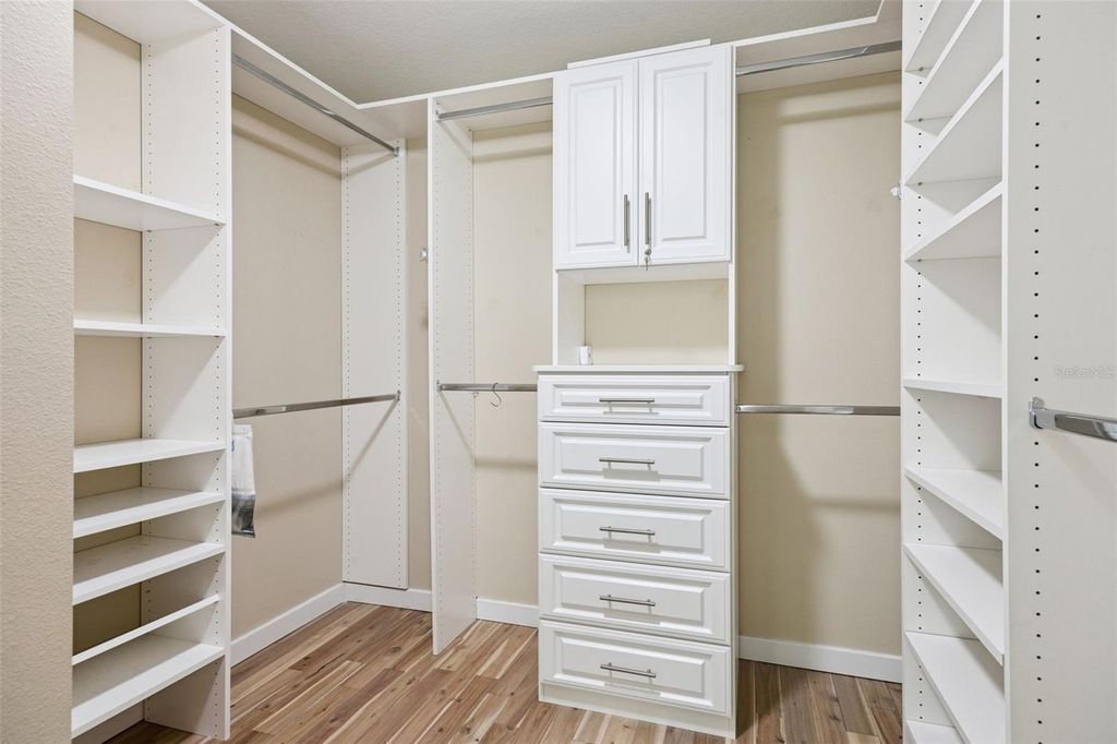 Image 11 of property listing at 13328 OVERSTREET ROAD, Windermere, FL 34786