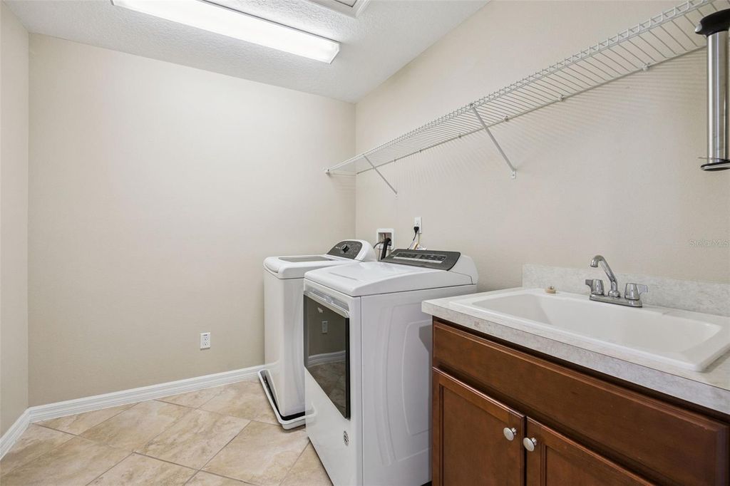 Image 30 of property listing at 13328 OVERSTREET ROAD, Windermere, FL 34786
