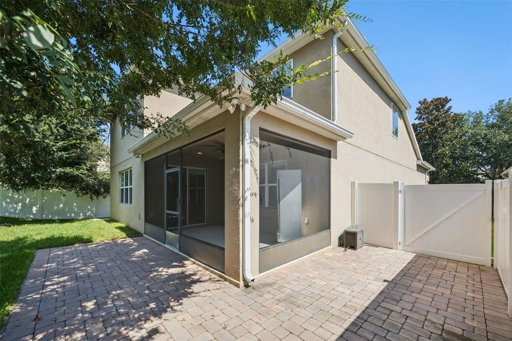 Image 33 of property listing at 13328 OVERSTREET ROAD, Windermere, FL 34786