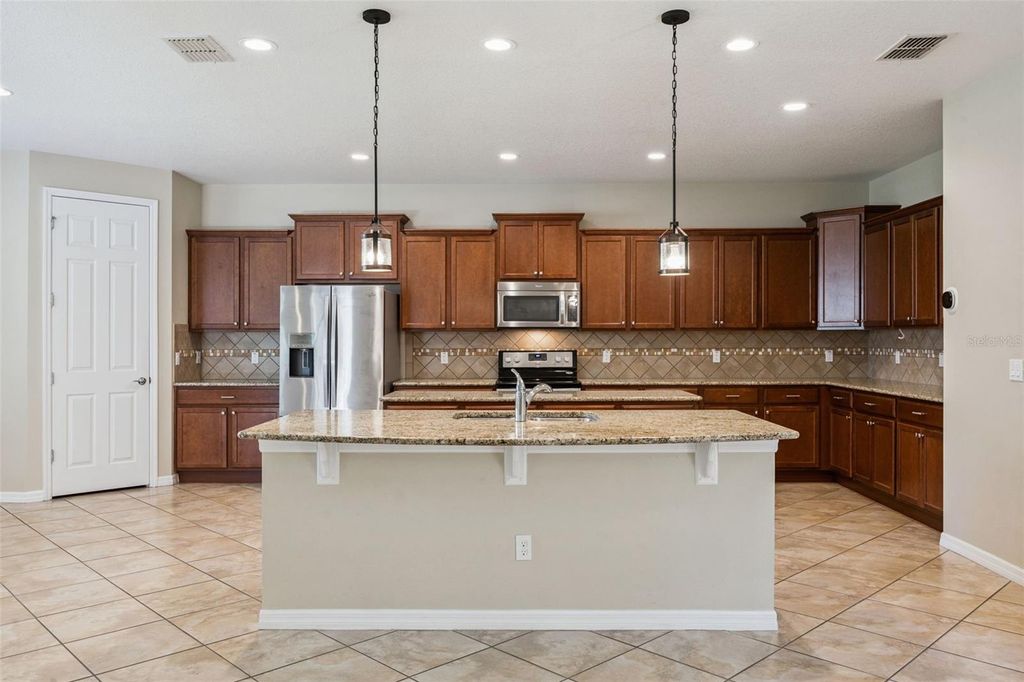 Image 7 of property listing at 13328 OVERSTREET ROAD, Windermere, FL 34786