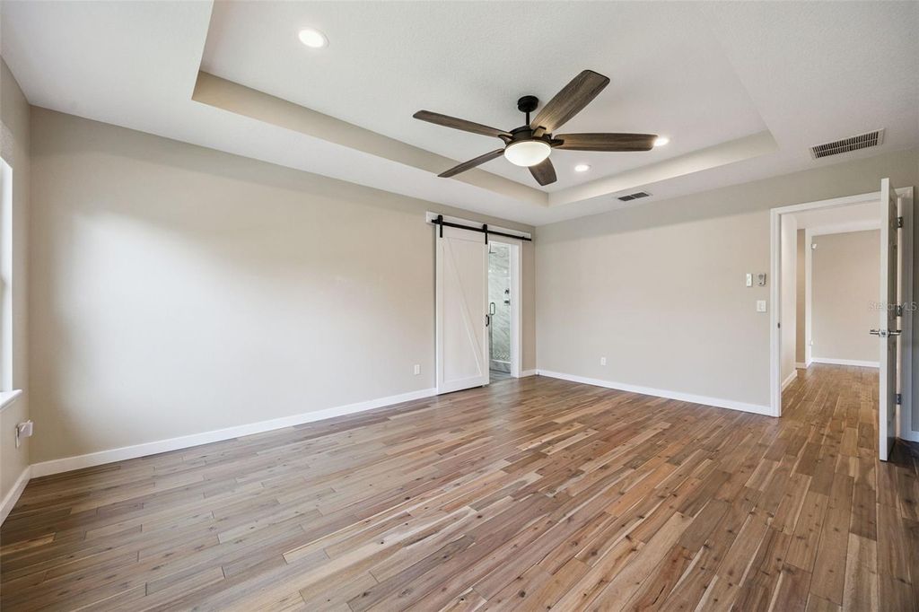 Image 9 of property listing at 13328 OVERSTREET ROAD, Windermere, FL 34786