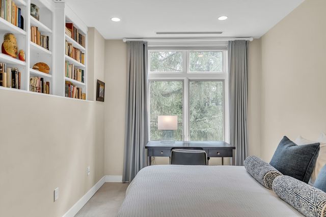 120 Seaver St C102, Brookline, MA 02445