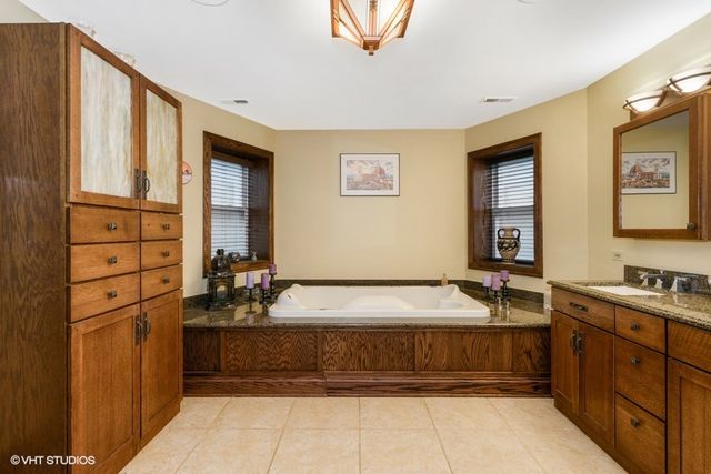 844 W Agatite Avenue 2W, Chicago, IL 60640