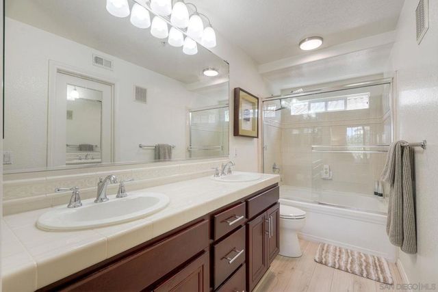 2770 Farragut Rd 116, San Diego, CA 92106