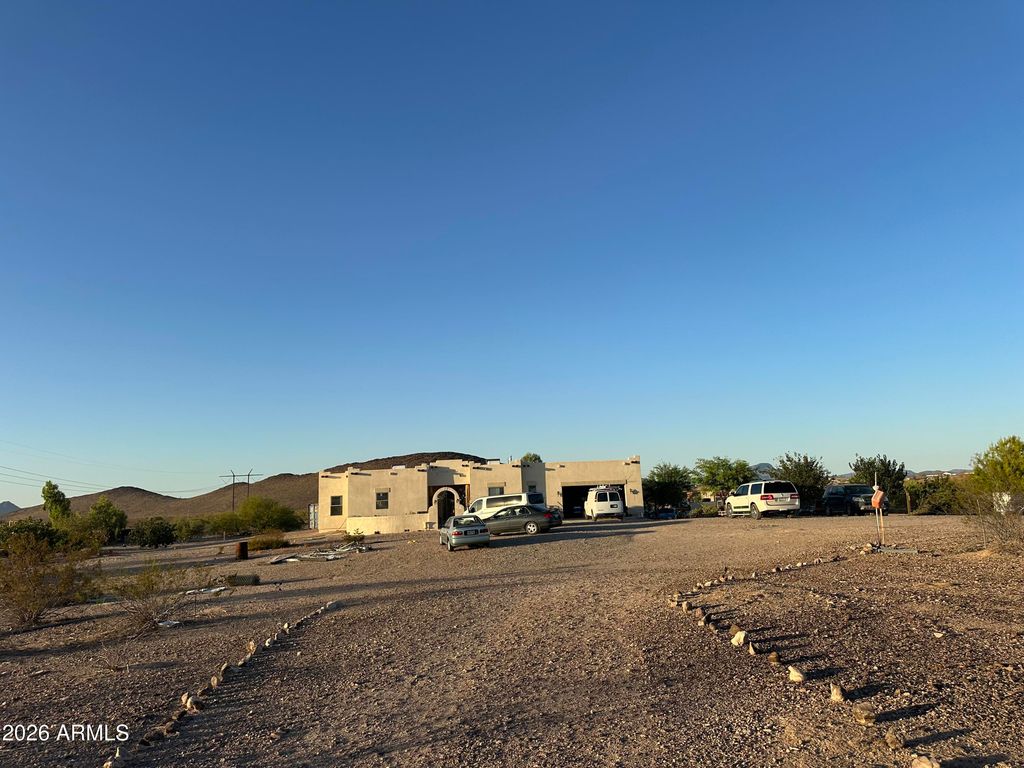 Image 2 of property listing at 34735 W OLNEY Street, Arlington, AZ 85322
