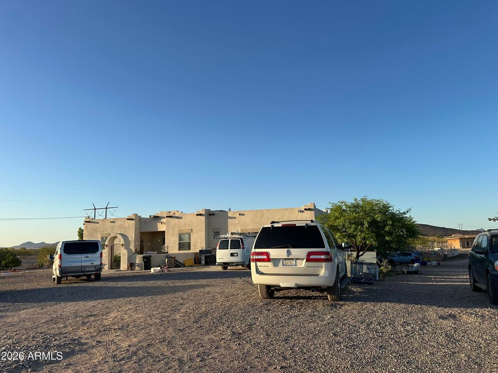 Image 3 of property listing at 34735 W OLNEY Street, Arlington, AZ 85322
