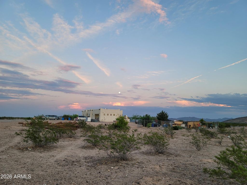 Image 4 of property listing at 34735 W OLNEY Street, Arlington, AZ 85322