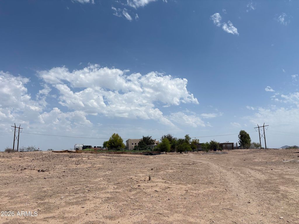 Image 9 of property listing at 34735 W OLNEY Street, Arlington, AZ 85322