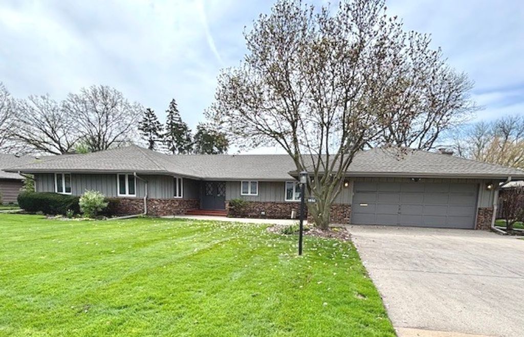 1850 Kensington Place, Aurora, IL 60506