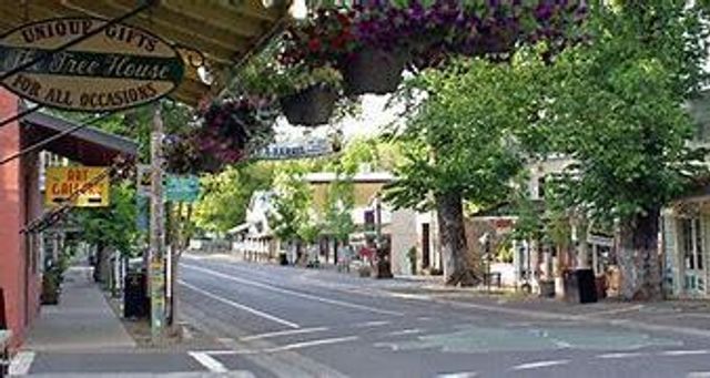 2307 Arrowhead St, Copperopolis, CA 95228