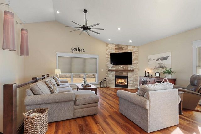 21229 Plank ROAD, Kansasville, WI 53139