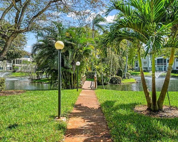 5171 W Oakland Park Blvd 106, Lauderdale Lakes, FL 33313