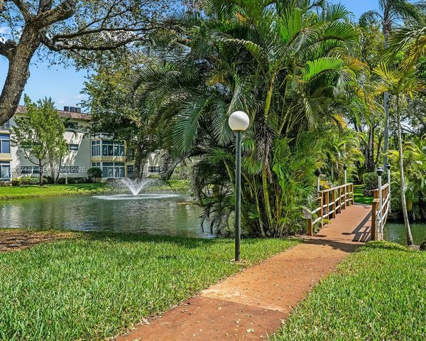 5171 W Oakland Park Blvd 106, Lauderdale Lakes, FL 33313