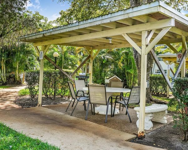 5171 W Oakland Park Blvd 106, Lauderdale Lakes, FL 33313