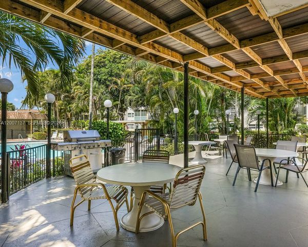 5171 W Oakland Park Blvd 106, Lauderdale Lakes, FL 33313