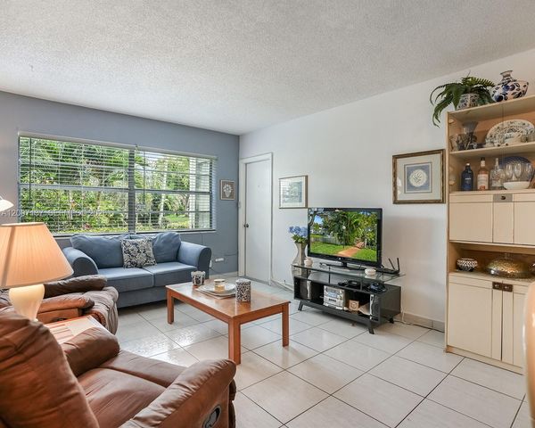 5171 W Oakland Park Blvd 106, Lauderdale Lakes, FL 33313
