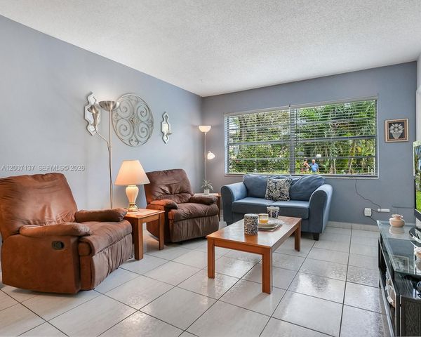 5171 W Oakland Park Blvd 106, Lauderdale Lakes, FL 33313
