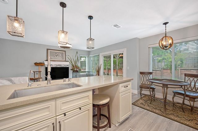 8443 Lost River Ct, Antelope, CA 95843