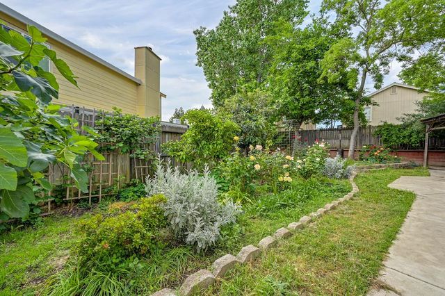 8443 Lost River Ct, Antelope, CA 95843