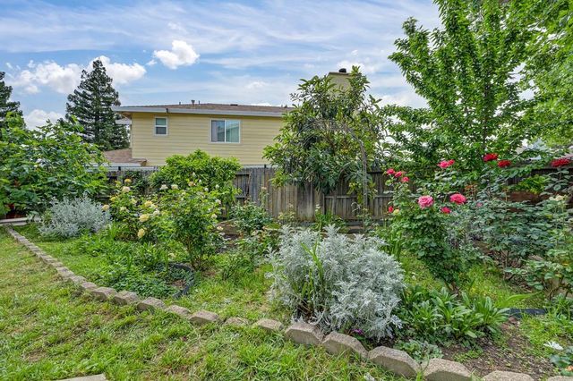 8443 Lost River Ct, Antelope, CA 95843