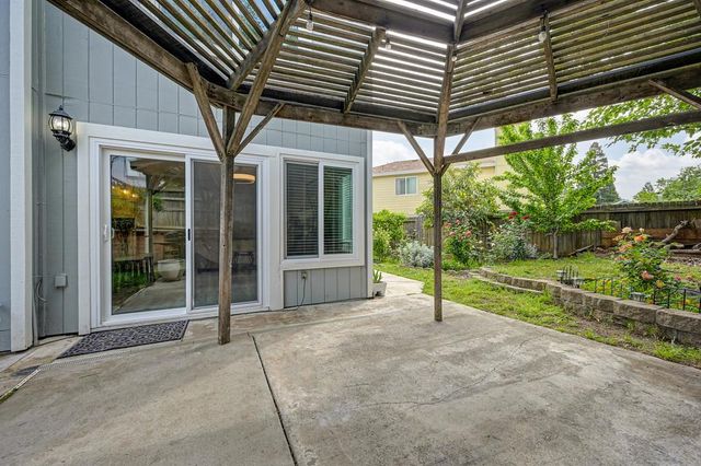 8443 Lost River Ct, Antelope, CA 95843